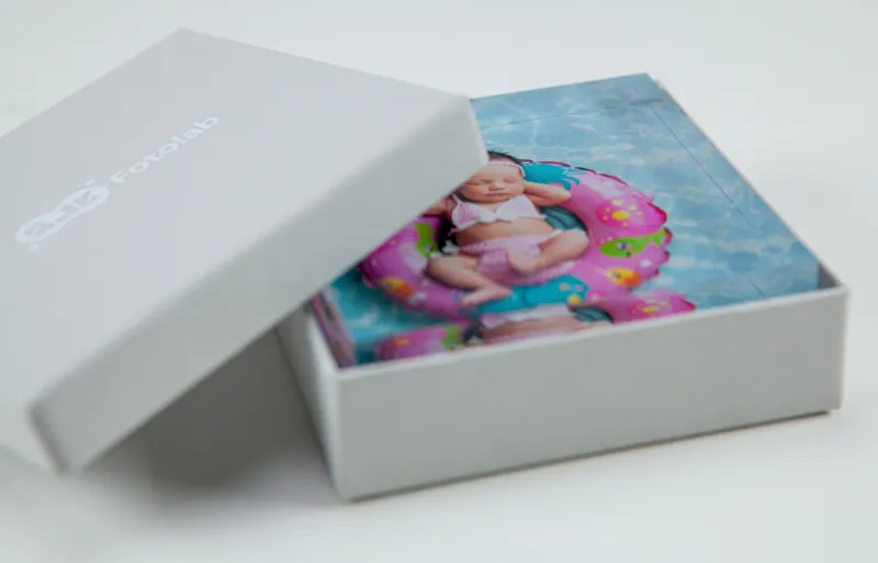 Akrylový blok v otvorenej darčekovej krabičke