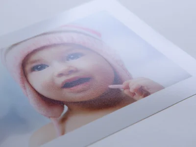 Náhľad tlačenej fotografie s veľkým bielym rámikom