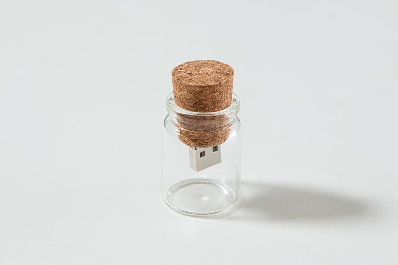 USB kľúč fľaštička s korkovou zátkou