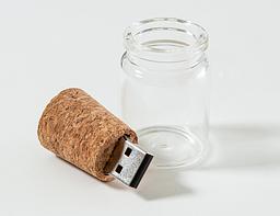 USB kľúč fľaštička s korkovou zátkou